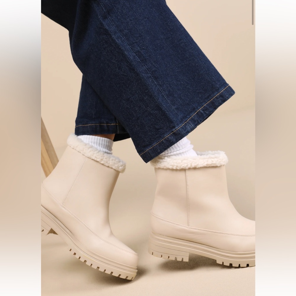 Lulus Cream Shearling-Lined Ankle Boots, size 10